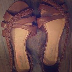 Flat sandals
